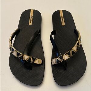 Ipanema Women's Sandals in Black with Gold Accents Size 8